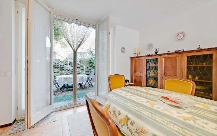 Seseglio (Chiasso) - Villetta a schiera con giardino privato in contes