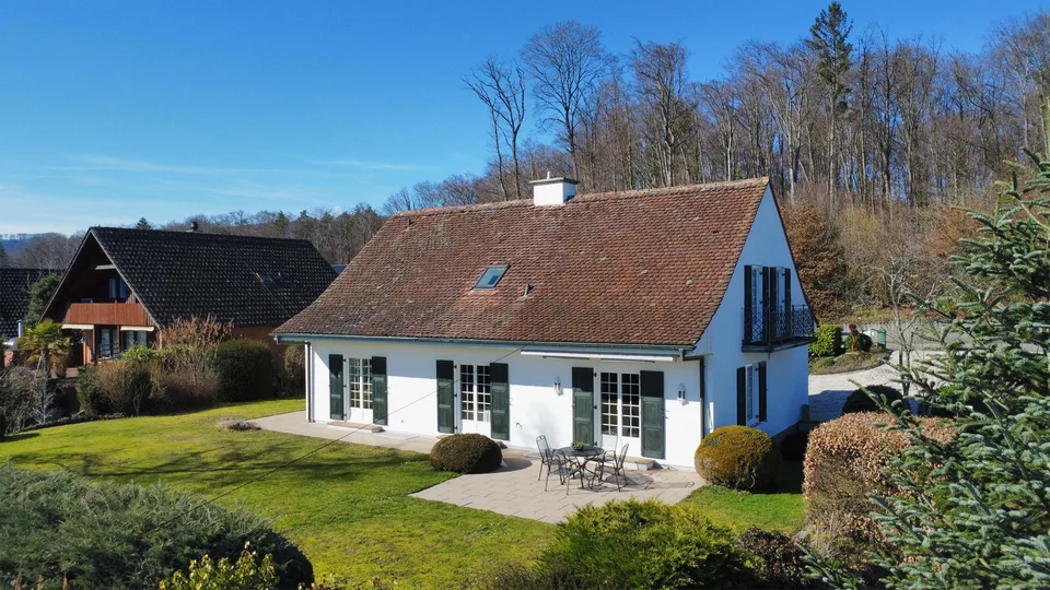 Idyllisches Landhaus mit Panoramablick, Grossem Garten und Garage