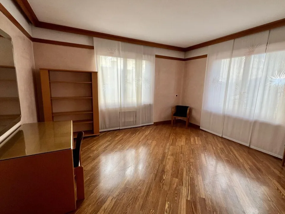 Großes und elegantes Landhaus mit Baugrund – Foto 15 von 15