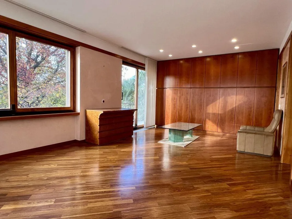 Großes und elegantes Landhaus mit Baugrund – Foto 7 von 15