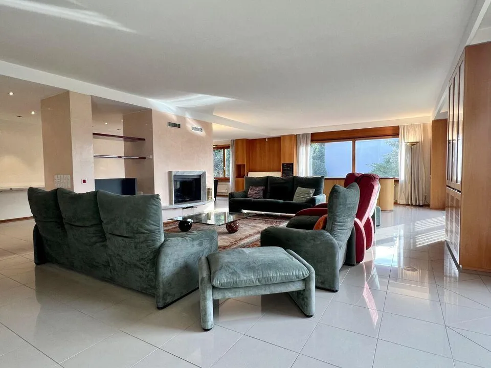 Grande ed elegante villa con terreno edificabile
