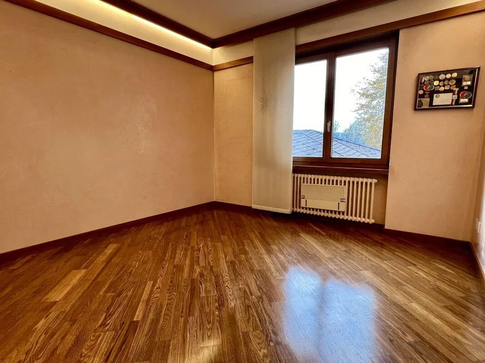 Großes und elegantes Landhaus mit Baugrund – Foto 12 von 15
