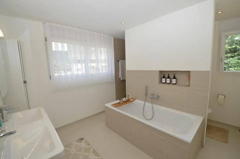 Belle maison individuelle moderne avec garage – photo 6 sur 9