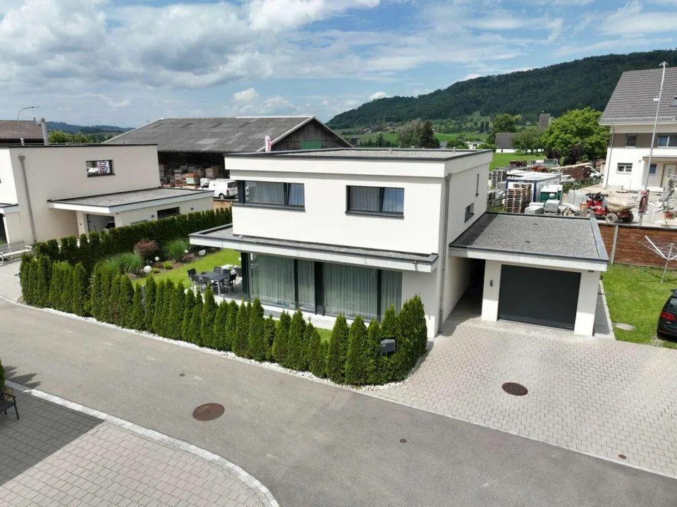Top modernes Einfamilienhaus mit Garage