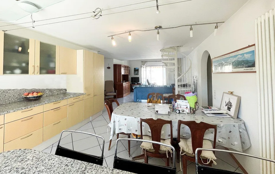 Grande appartamento 6.5 locali, Duplex con terrazza e parcheggio – Foto 7 von 22