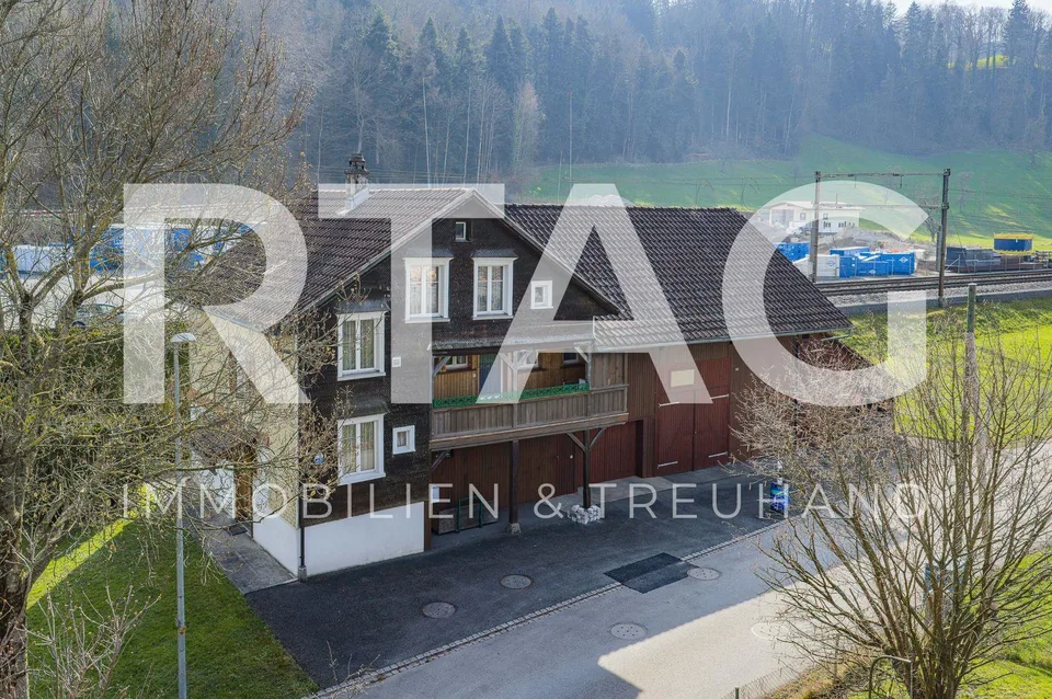 Einfamilienhaus mit Scheune