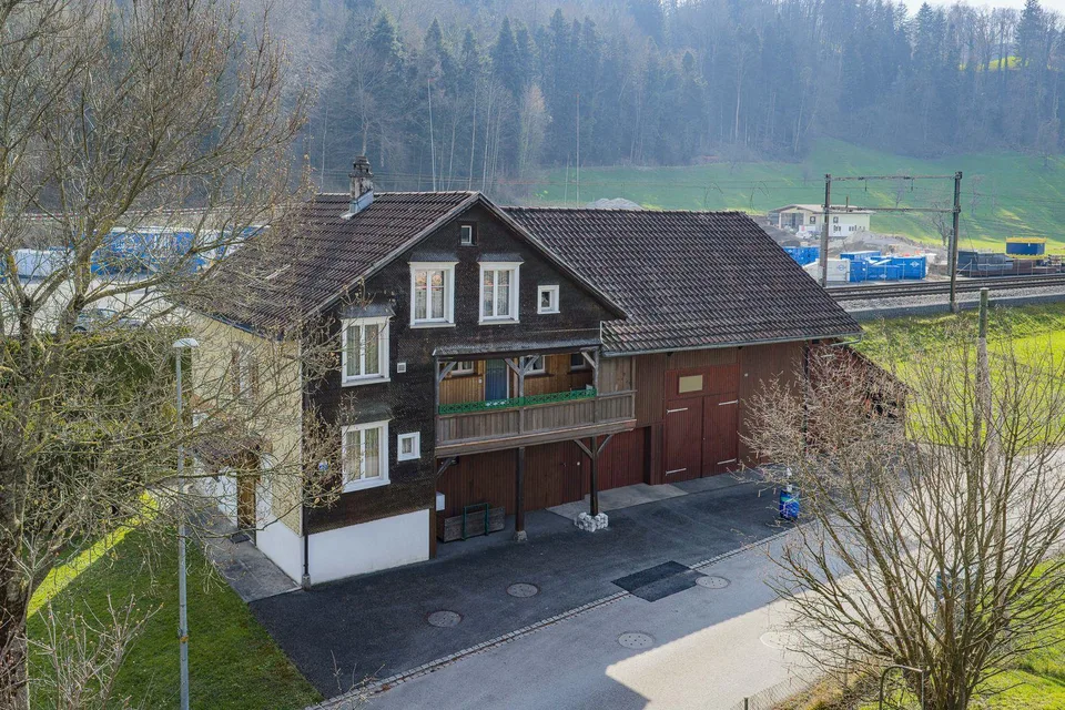 Maison unifamiliale avec grange