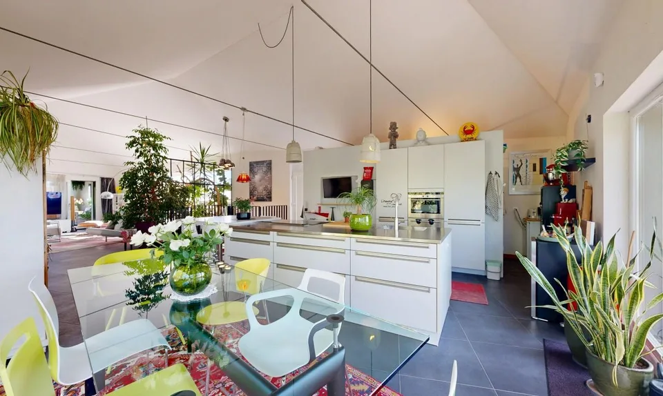 Architect's house with independent studio in an intimate setting