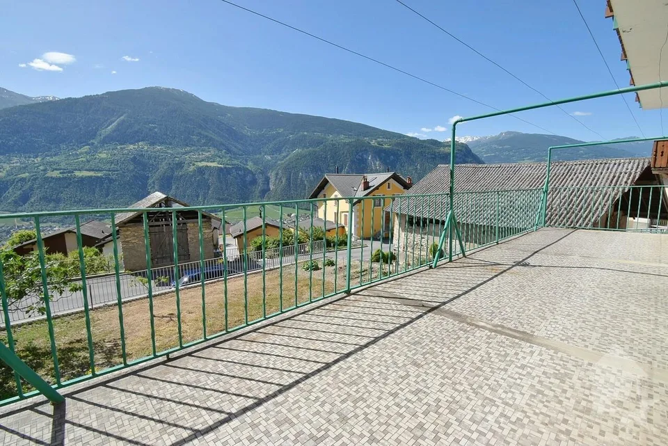 Appartement de 4.5 pièces avec une grange, un jardin + 2 grandes caves