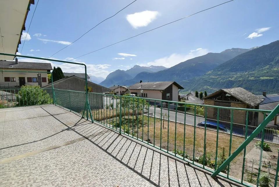Appartamento di 4,5 locali con fienile, giardino e 2 ampie cantine