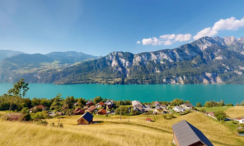 Casa unifamiliare di 5,5 stanze con vista sul lago Walensee e garage spazioso