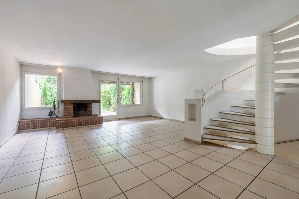 Ampia casa a schiera di 6,5 locali nel cuore di Wettingen