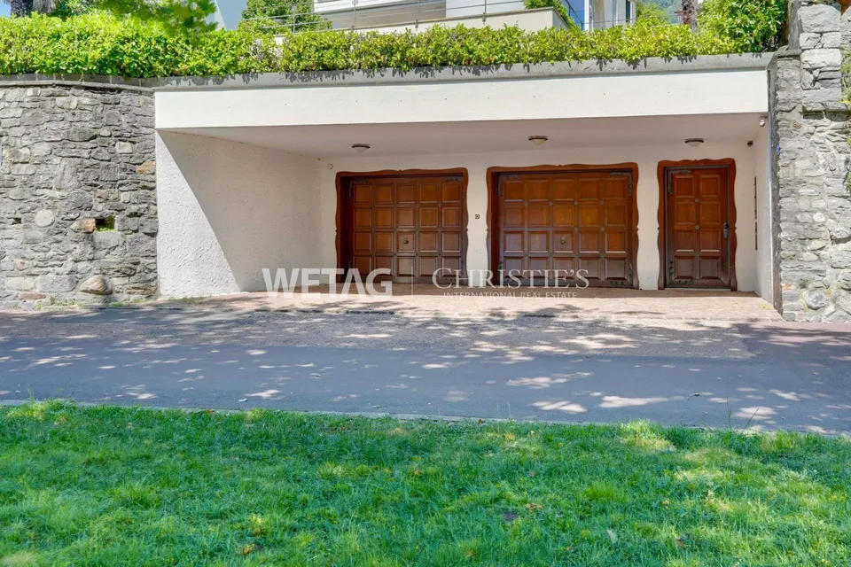 Villa elegante con giardino in posizione esclusiva direttamente sulla passeggiata lacustre del Lago Maggiore in vendita – foto 13 di 14