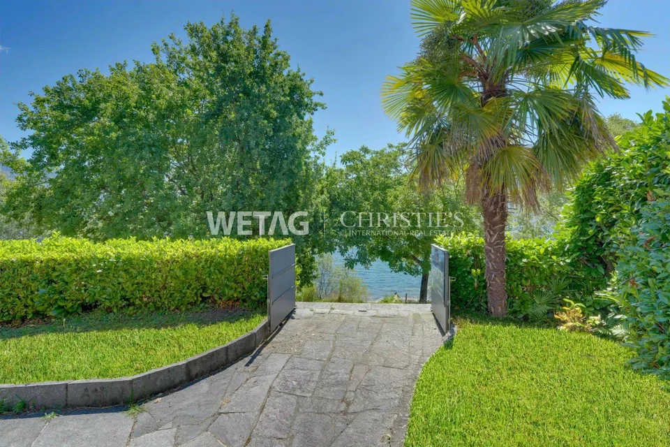Villa elegante con giardino in posizione esclusiva direttamente sulla passeggiata lacustre del Lago Maggiore in vendita – foto 12 di 14