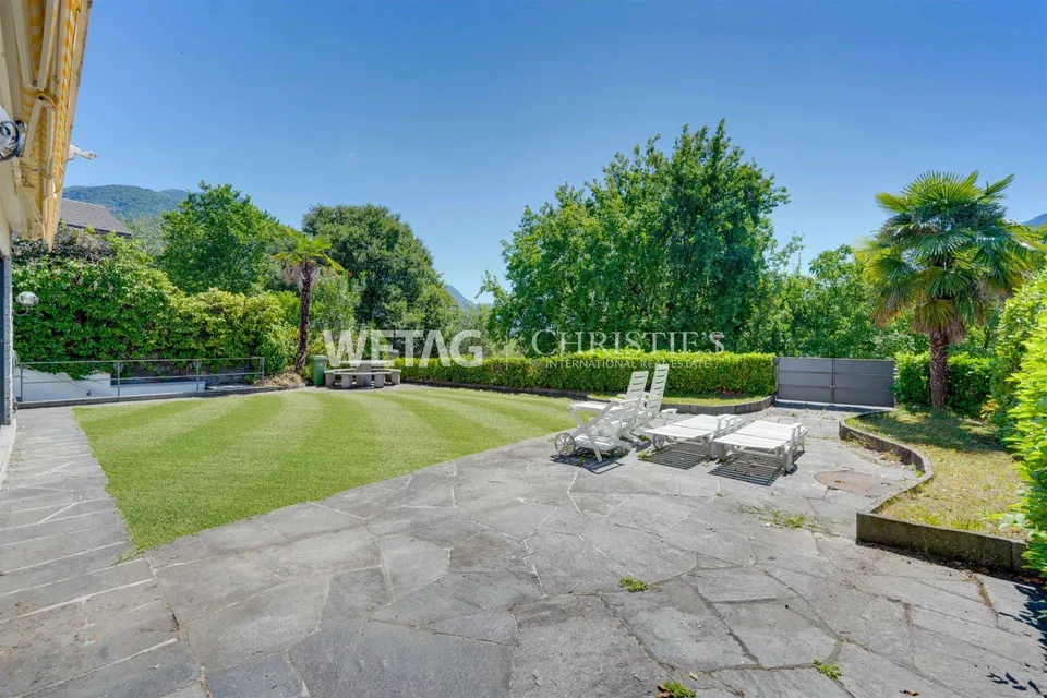 Villa elegante con giardino in posizione esclusiva direttamente sulla passeggiata lacustre del Lago Maggiore in vendita – foto 10 di 14
