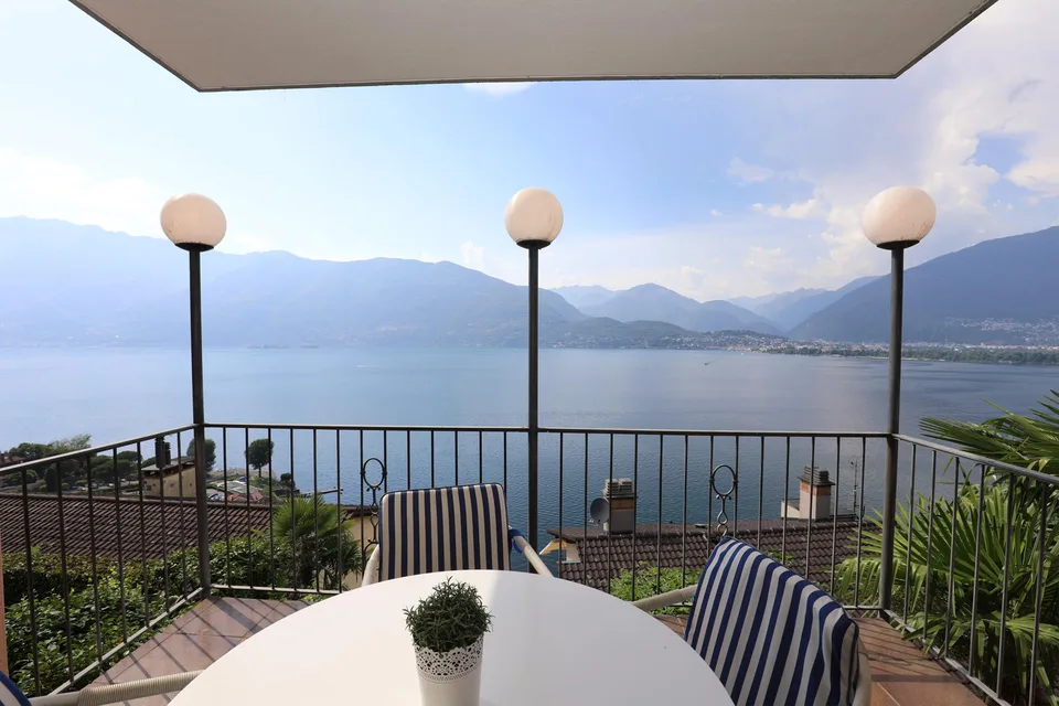 2-Zimmer-Eigentumswohnung mit herrlicher Sicht auf den Lago Maggiore