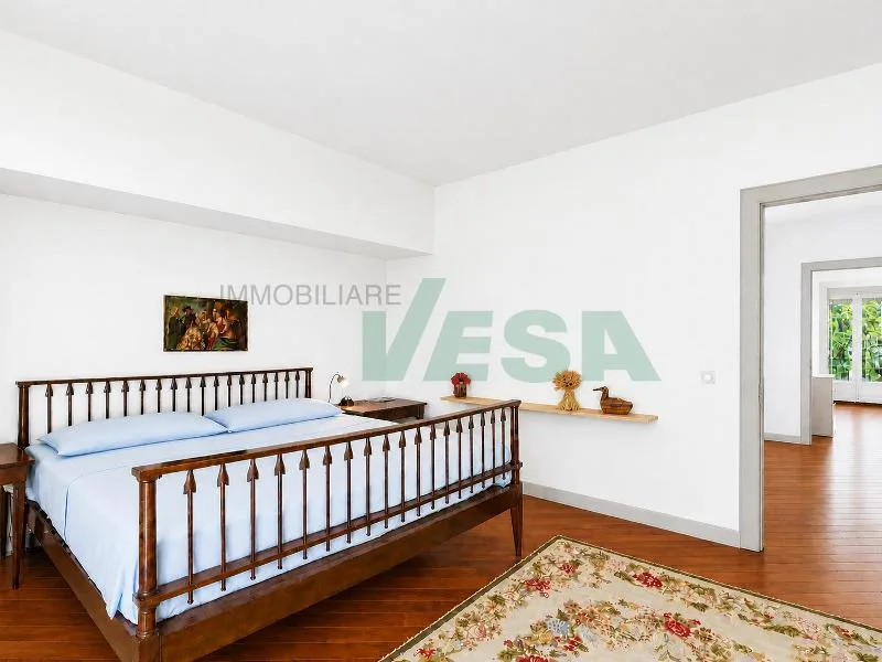 Splendido attico 6,5 locali con fantastica vista lago e bel giardino – Foto 10 von 12