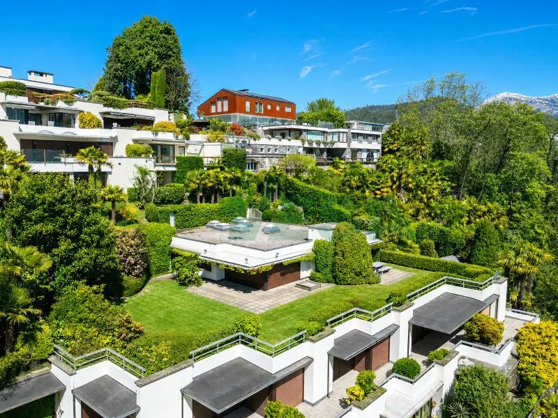 Splendido attico 6,5 locali con fantastica vista lago e bel giardino