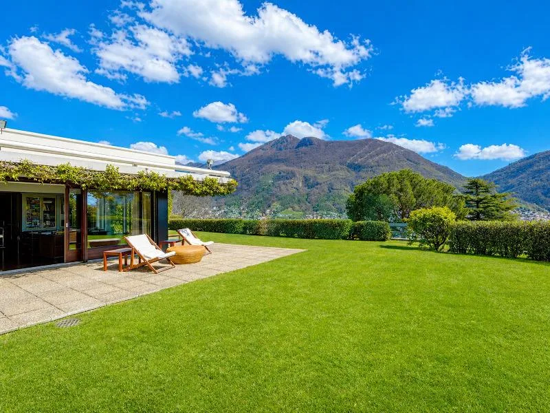 Splendido attico 6,5 locali con fantastica vista lago e bel giardino