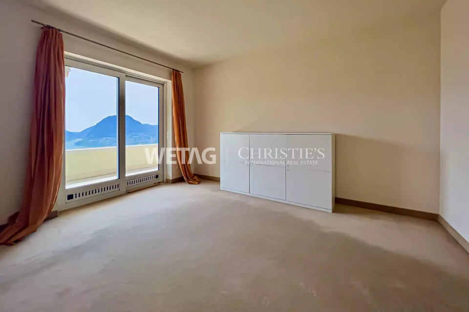 Elegante appartamento triplex a Porza con vista lago, giardino privato, piscina e sauna comuni in vendita – foto 10 di 13
