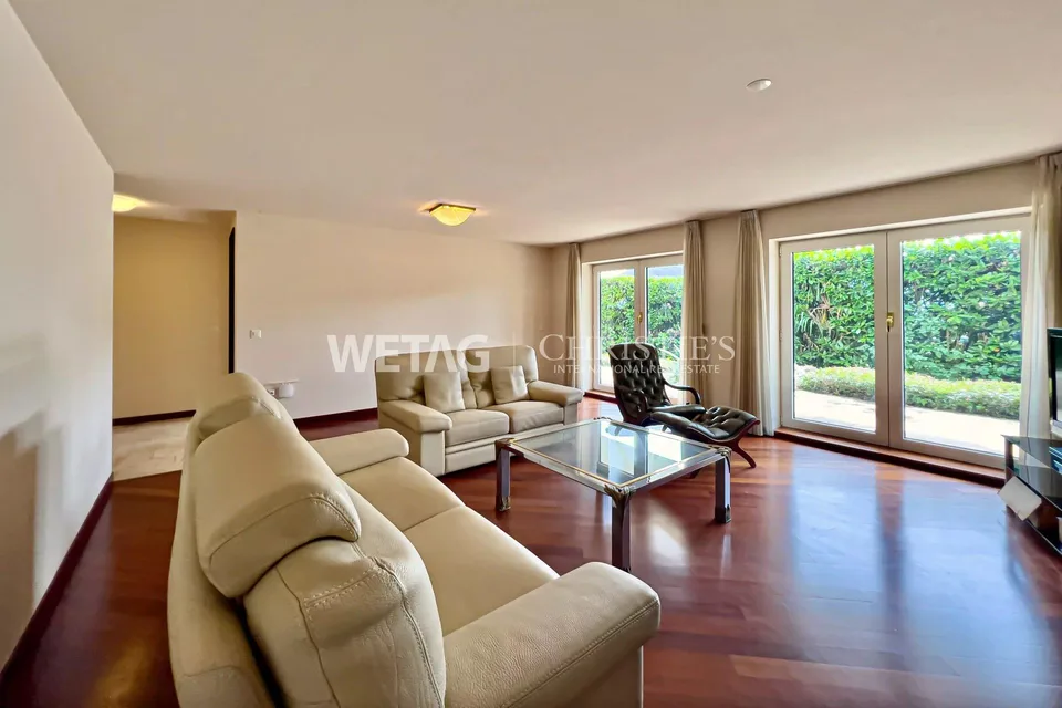 Elegante appartamento triplex a Porza con vista lago, giardino privato, piscina e sauna comuni in vendita – foto 9 di 13