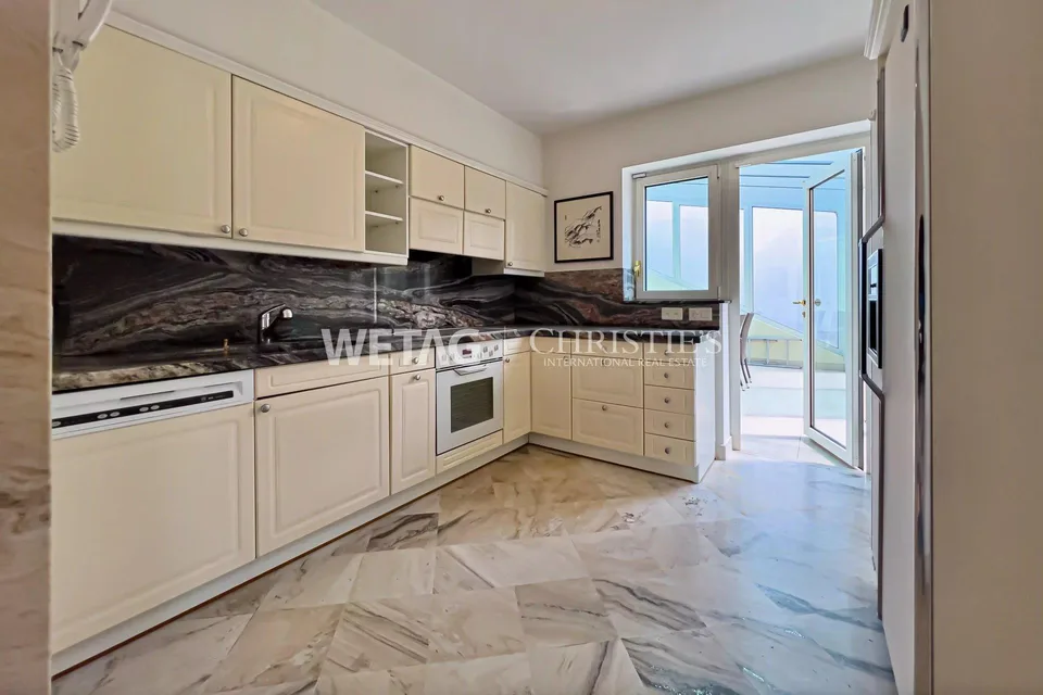 Elegante Triplex-Wohnung in Porza mit Seeblick, privatem Garten, Ge...