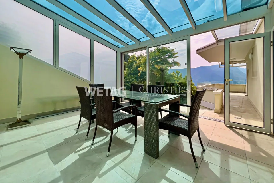 Elegante appartamento triplex a Porza con vista lago, giardino privato, piscina e sauna comuni in vendita – foto 6 di 13