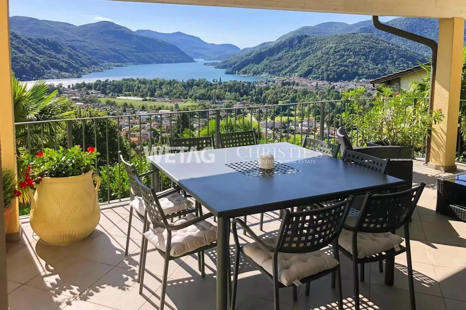 Lugano-Neggio: Elegante Villa mit herrlichem Weitblick auf den Luga...