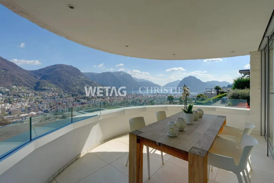 Lugano-Porza: Elegante Wohnung mit Blick auf den Luganersee & priva...