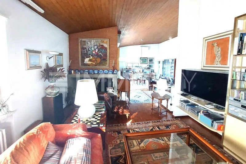 Villa de Prestige : Élégance et vue panoramique enchanteresse