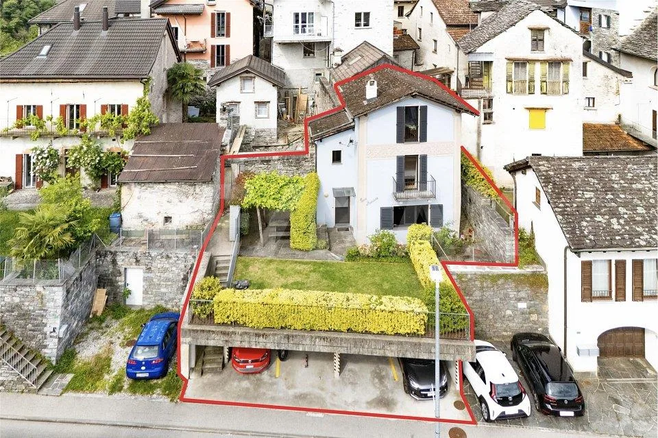 Casa con giardino e 4 posteggi