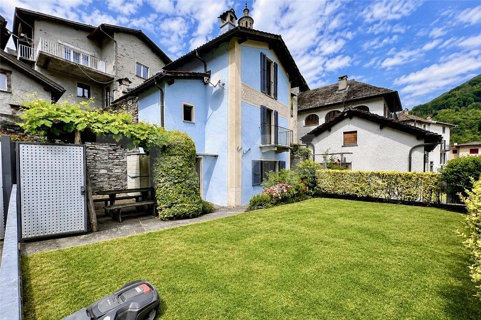 Casa con giardino e 4 posteggi