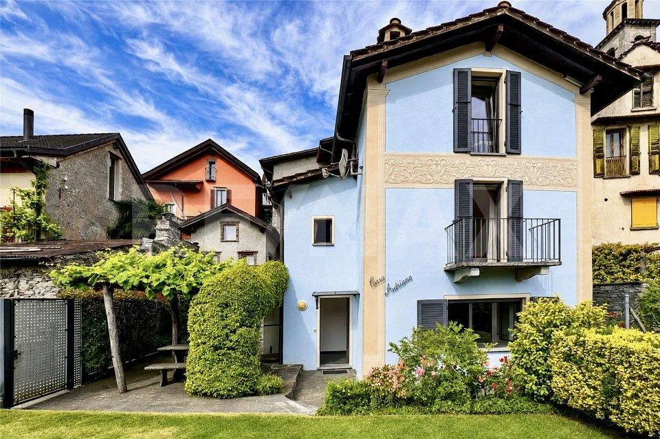 Casa con giardino e 4 posteggi