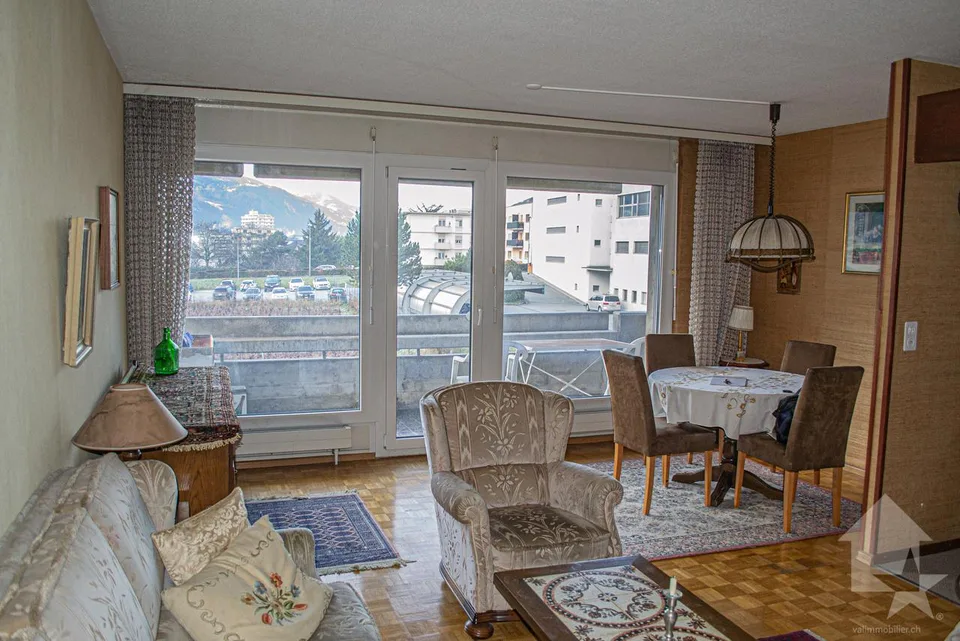 Appartement de 3.5 pièces traversant avec place de parc près du centre