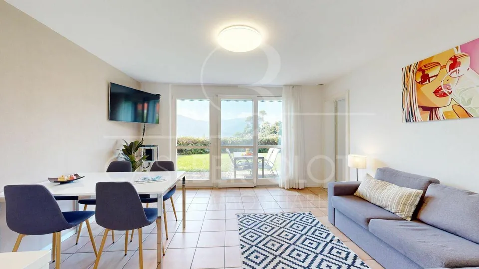 Sonnenverwöhnte Gartenwohnung mit Seesicht, Pool und Jacuzzi in Vai... – Foto 8 von 13