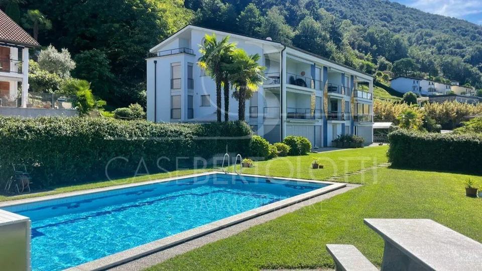Appartement de jardin ensoleillé avec vue sur le lac, piscine et jacuzzi à Vairano
