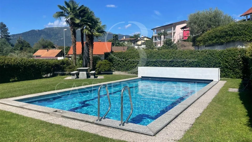 Appartement de jardin ensoleillé avec vue sur le lac, piscine et jacuzzi à Vairano