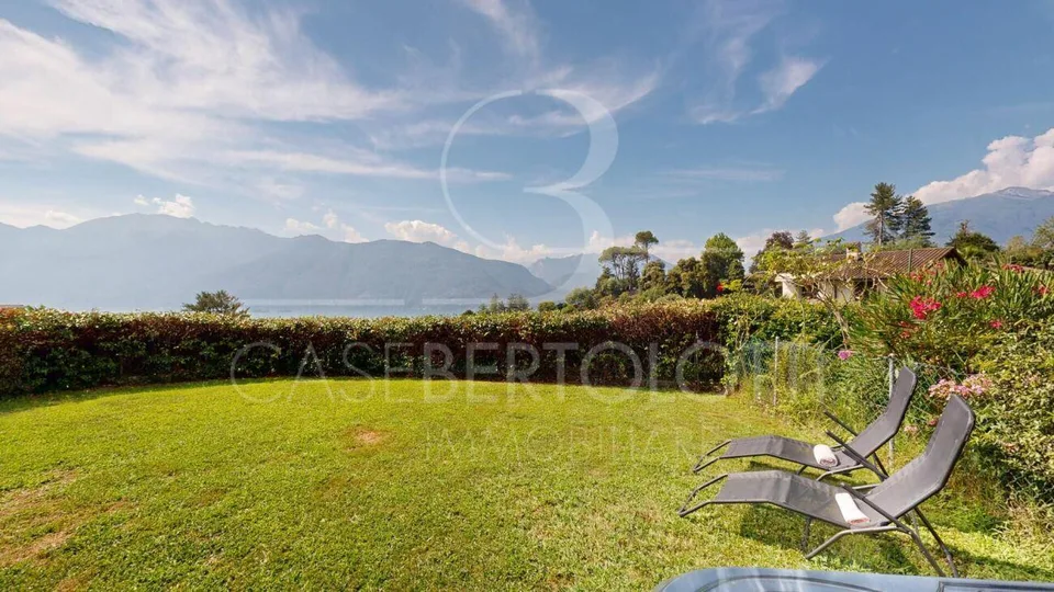 Appartement de jardin ensoleillé avec vue sur le lac, piscine et jacuzzi à Vairano