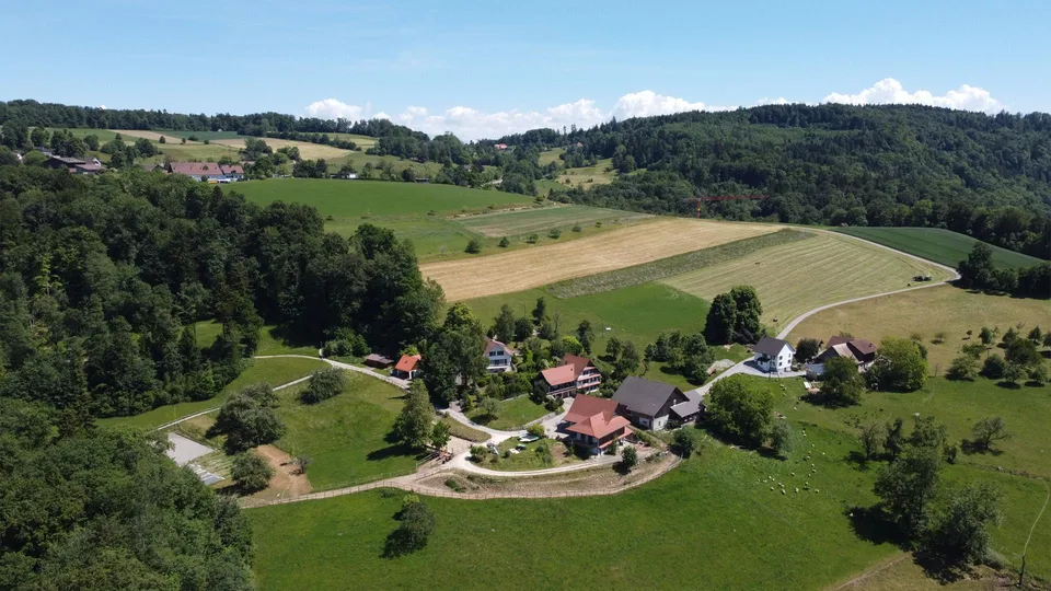 Idyllic country estate with plenty of surrounding space near the city
