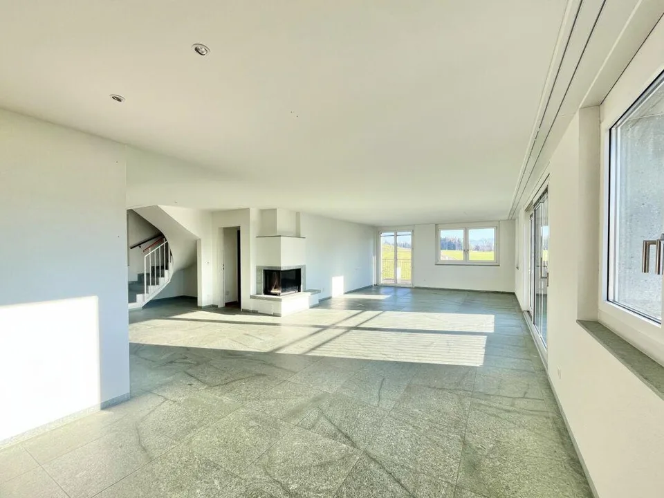 Appartamento mansardato di 5,5 locali: ampia oasi abitativa con stile, charme e carattere!