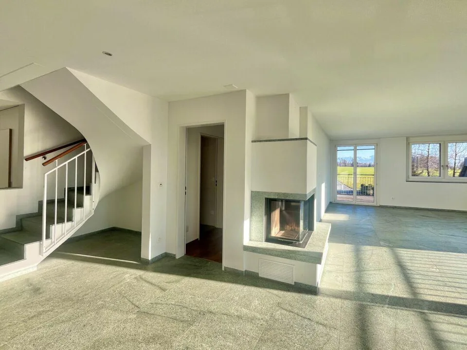 Appartamento mansardato di 5,5 locali: ampia oasi abitativa con stile, charme e carattere!
