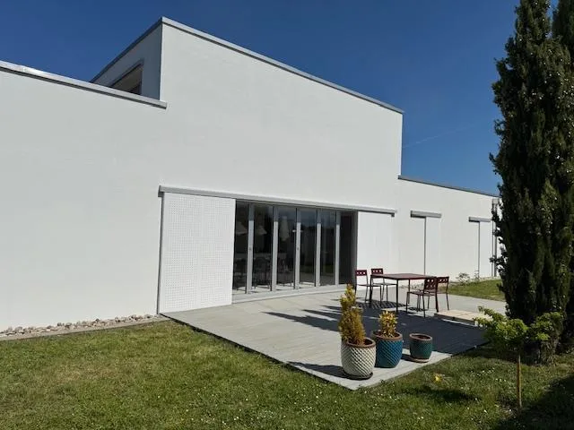 Modernist villa for independents or creatives with multigenerational project