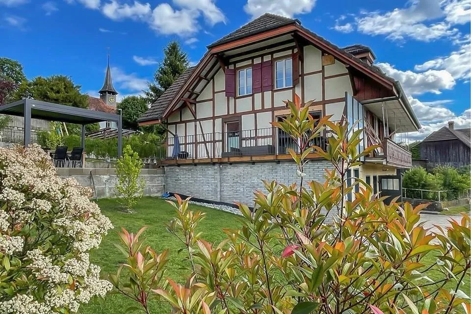 Ein Bijou von einem Haus - frisch saniert und bezugsbereit