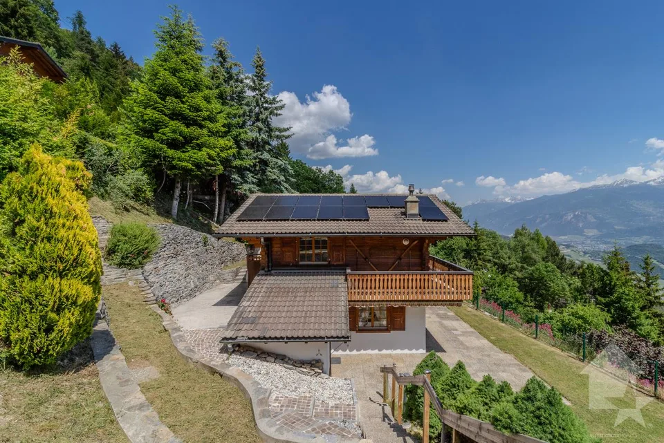 Charmant chalet jouissant d'une situation et d'une vue exceptionnelle