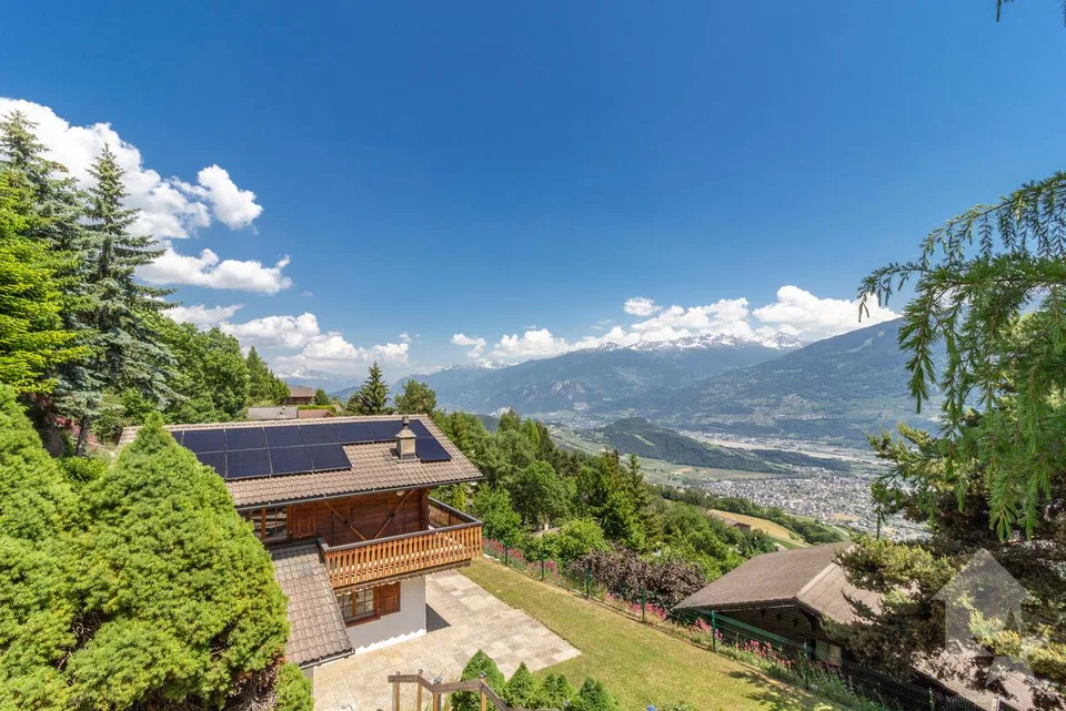 Charmant chalet jouissant d'une situation et d'une vue exceptionnelle
