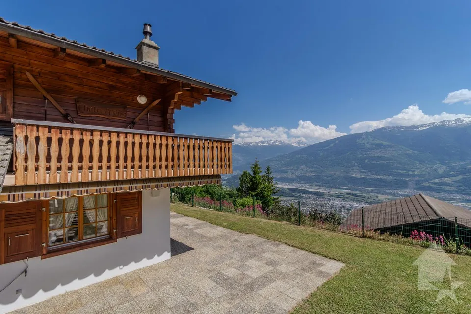 Charmant chalet jouissant d'une situation et d'une vue exceptionnelle