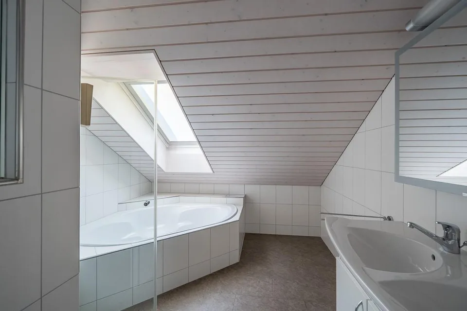 Exklusive 5.5-Zimmer-Dachwohnung mit direktem Liftzugang