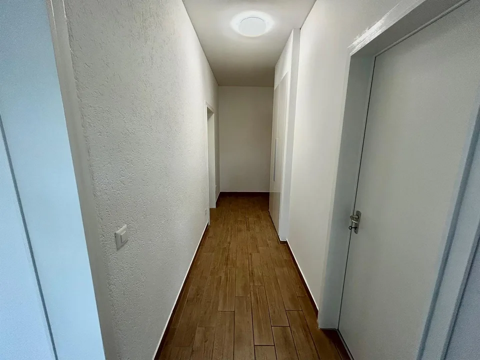 Cercasi subentrante 2.5 locali moderno a Chiasso