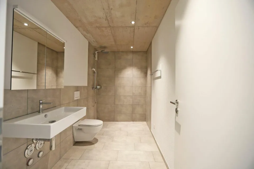 Neubau 3.5-Zimmerwohnung mit sonnigem Sitzplatz!