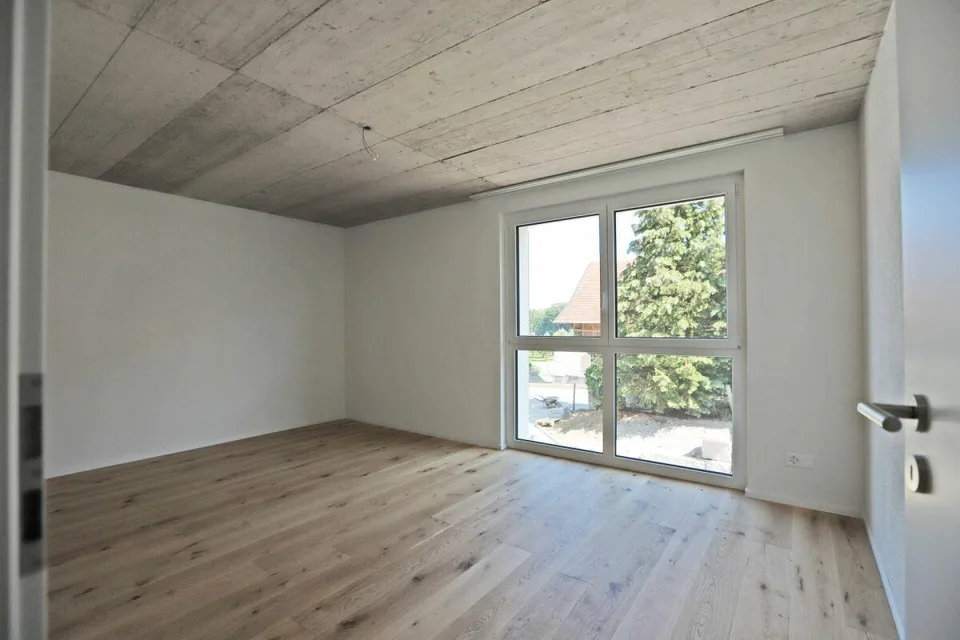 Neubau 3.5-Zimmerwohnung mit sonnigem Sitzplatz!